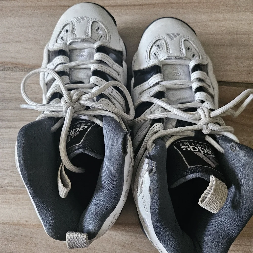 Adidas Kids White and Black  CRAZY 8 Kobe Bryant Sneaker size 6.5